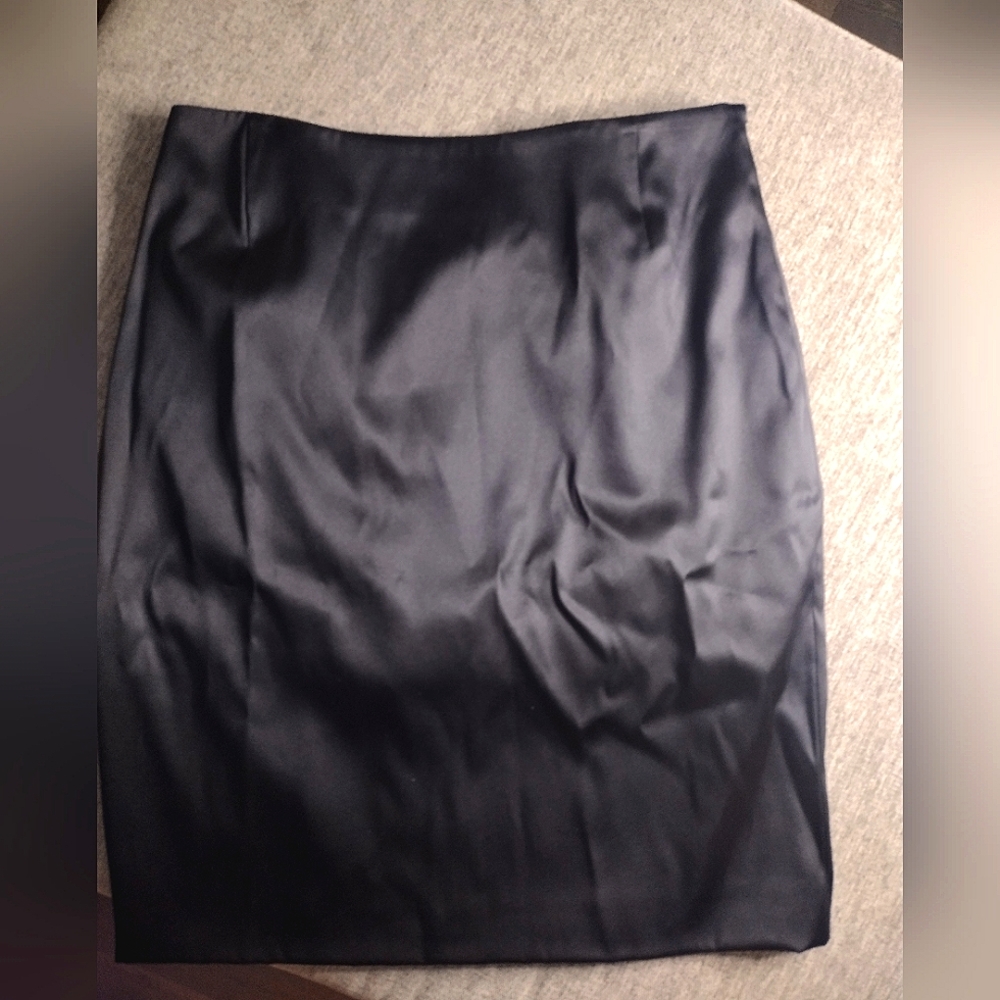 AKRIS Silk Black Pencil Skirt size 4